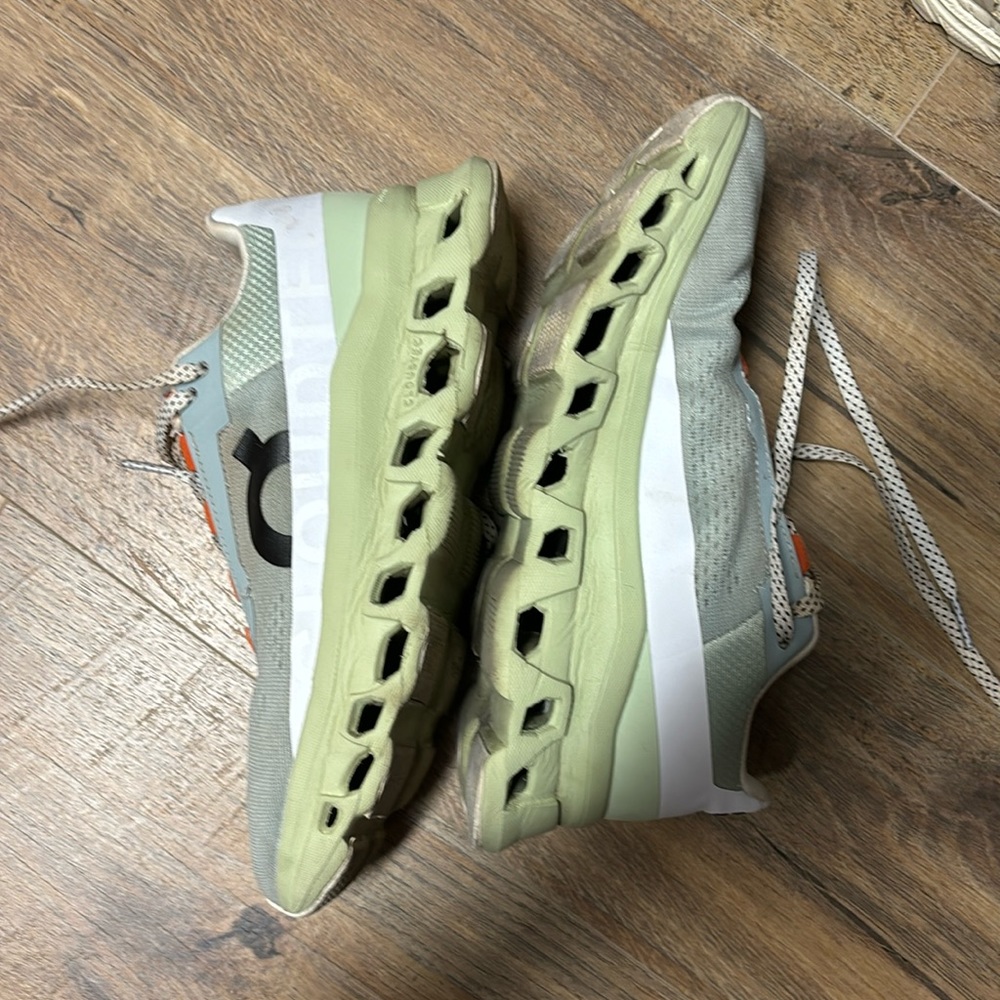 ONCLOUD MONSTER woman’s shoe